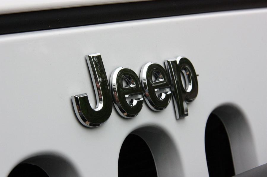  Jeep Wrangler Hemi AEV 2011 года  (фото 30 из 58)
